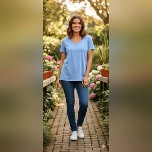 Croft and Barrow Essential V-Neck Women's T-shirt Size Large (EUC)